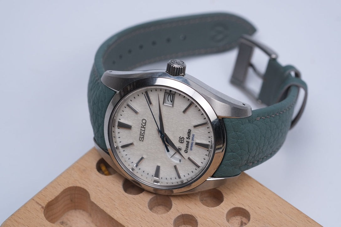 Custom Integrated and Universal Leather Strap Configurator
